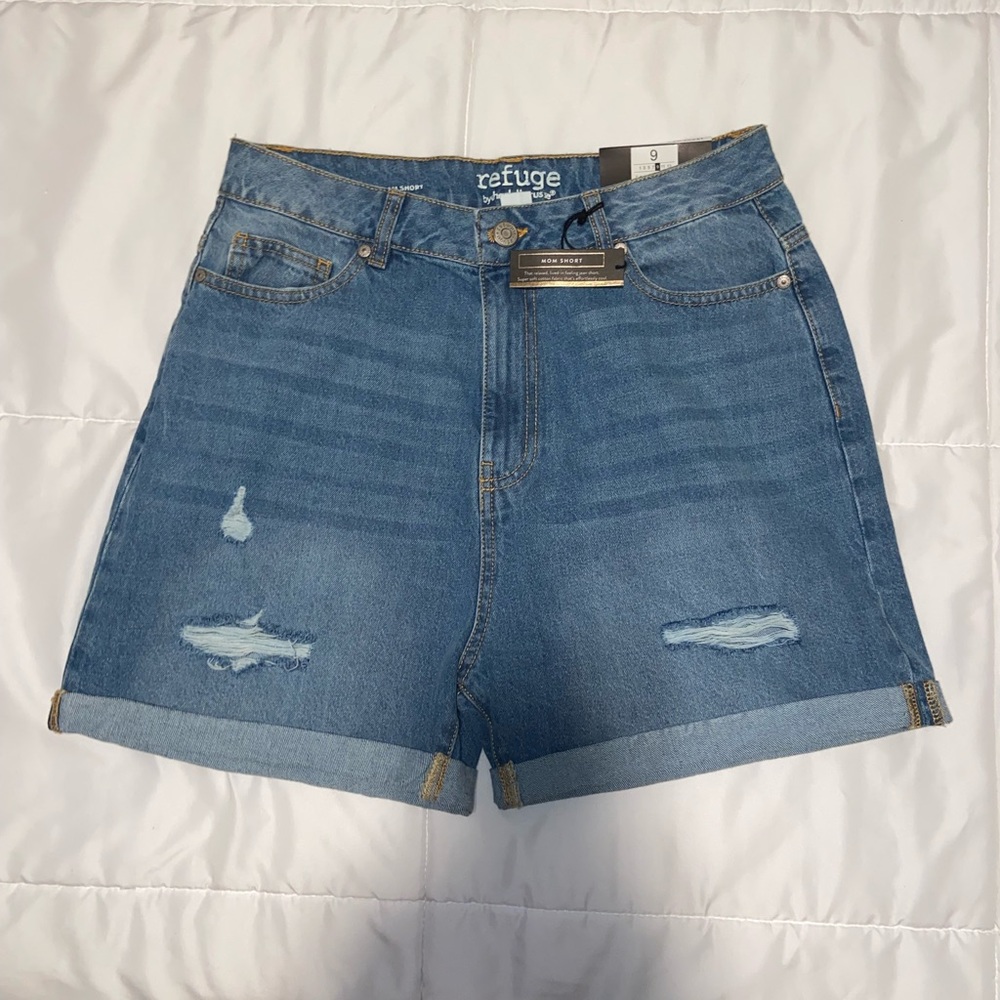 NWT Refuge Denim Mom Short, Size 9